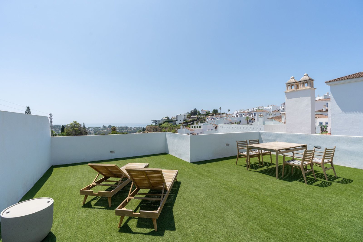 2 Bed, 2 Bath, ApartmentFor Sale, El Paraíso, Estepona, Malaga