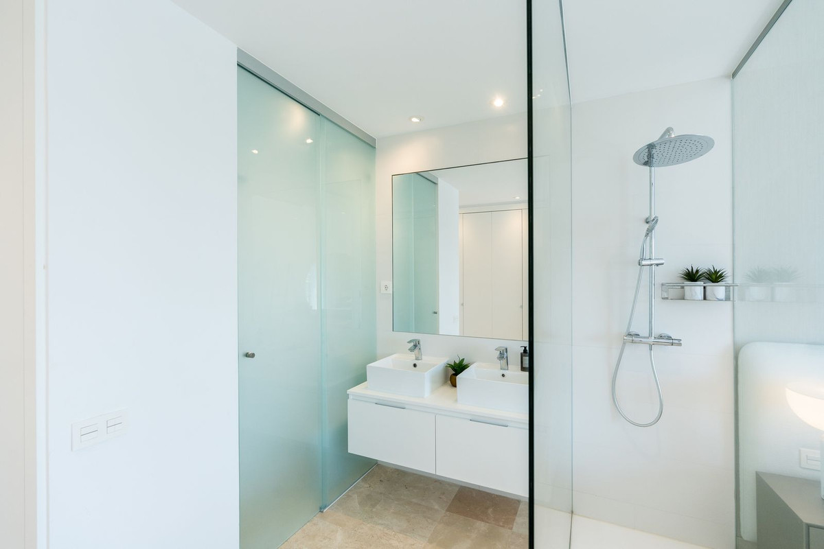 2 Bed, 2 Bath, ApartmentFor Sale, El Paraíso, Estepona, Malaga