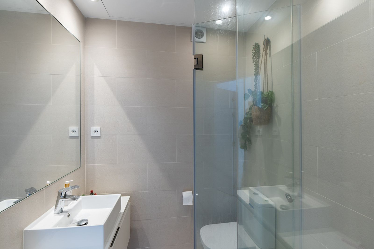 2 Bed, 2 Bath, ApartmentFor Sale, El Paraíso, Estepona, Malaga