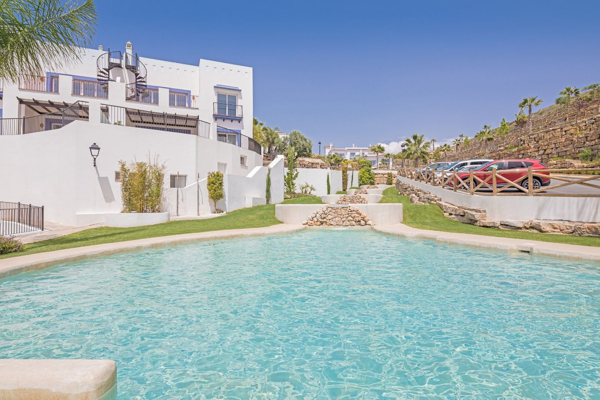 2 Bed, 2 Bath, ApartmentFor Sale, El Paraíso, Estepona, Malaga