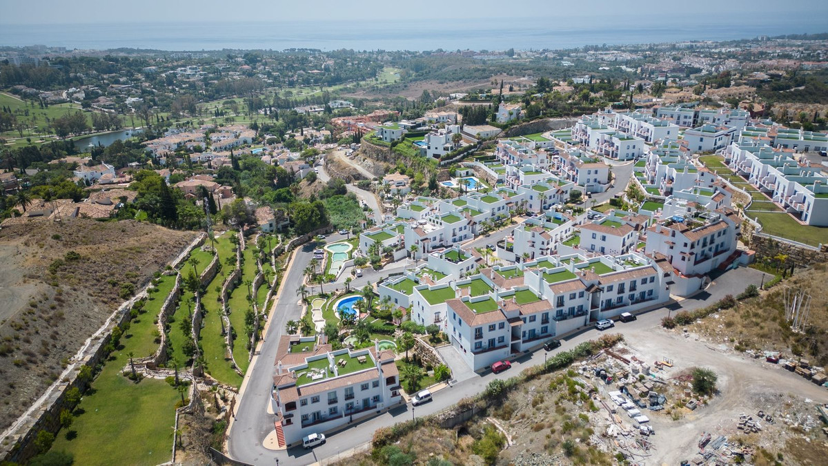 2 Bed, 2 Bath, ApartmentFor Sale, El Paraíso, Estepona, Malaga
