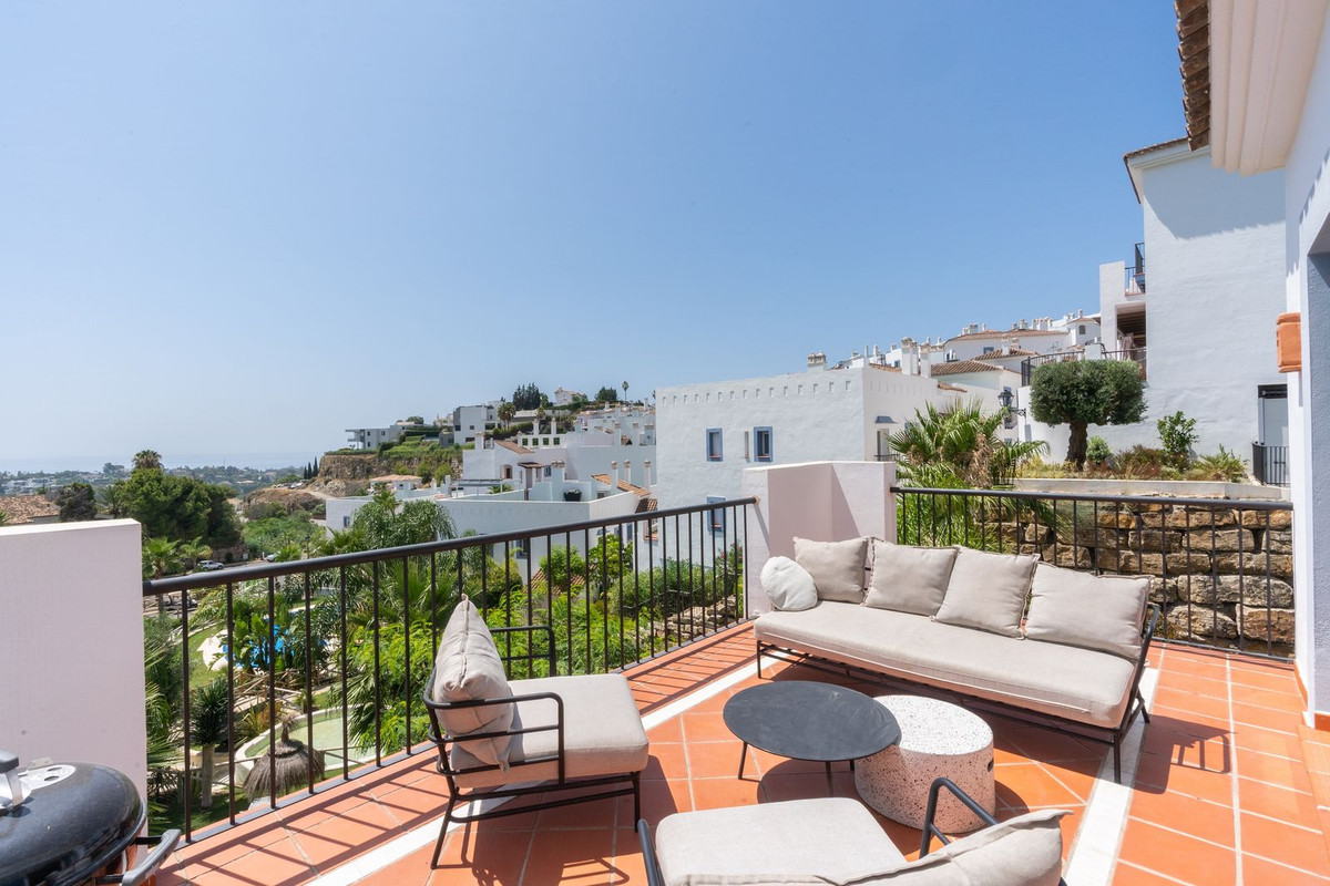 2 Bed, 2 Bath, ApartmentFor Sale, El Paraíso, Estepona, Malaga