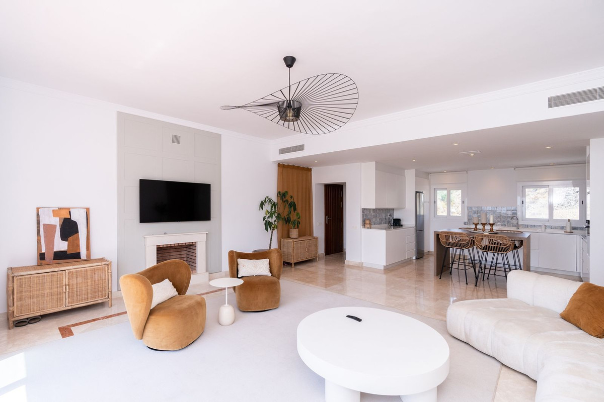 2 Bed, 2 Bath, ApartmentFor Sale, El Paraíso, Estepona, Malaga