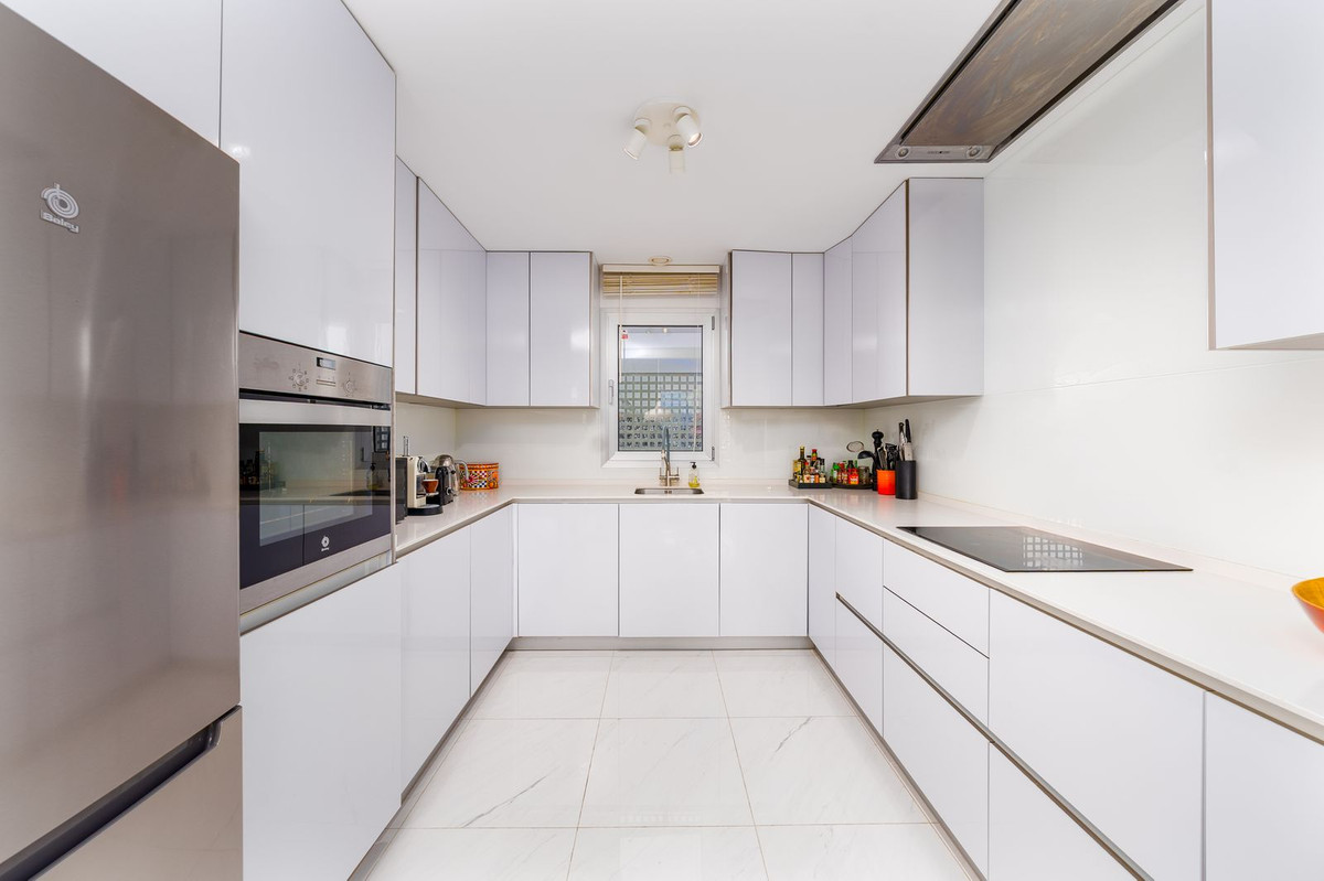 3 Bed, 2 Bath, ApartmentFor Sale, Bel Air, Malaga