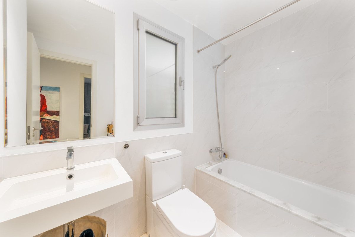 3 Bed, 2 Bath, ApartmentFor Sale, Bel Air, Malaga