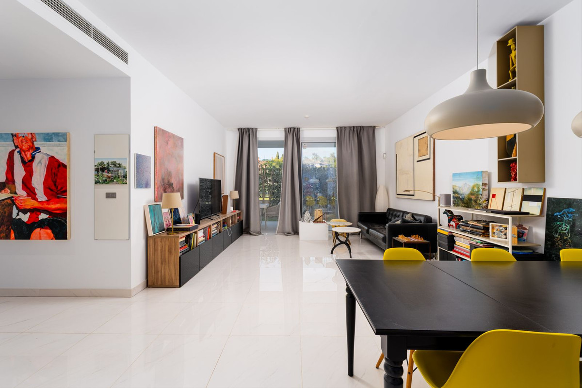 3 Bed, 2 Bath, ApartmentFor Sale, Bel Air, Malaga