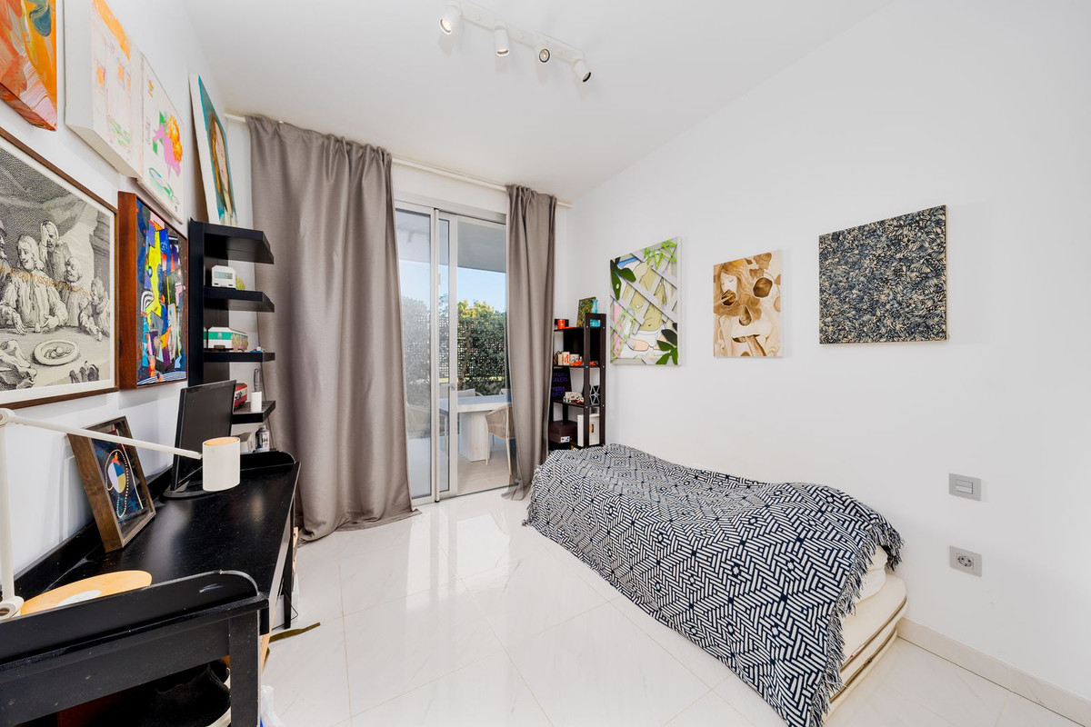 3 Bed, 2 Bath, ApartmentFor Sale, Bel Air, Malaga