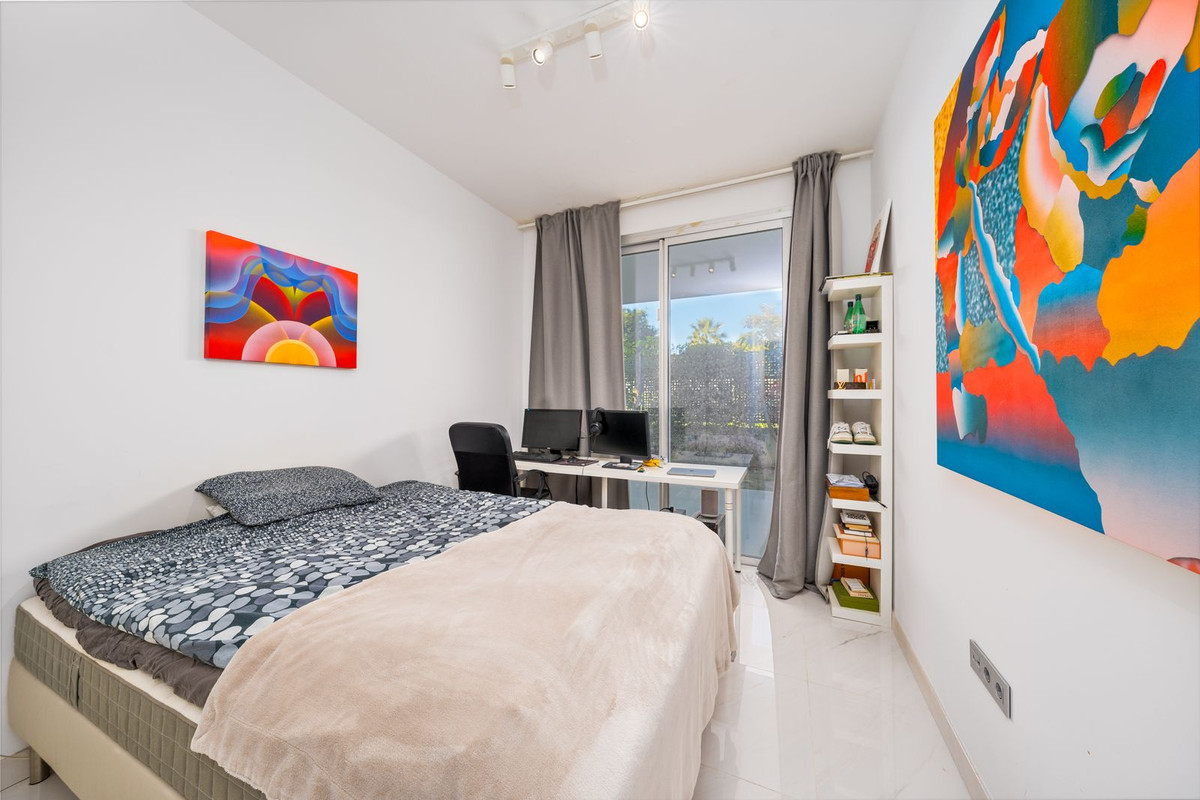 3 Bed, 2 Bath, ApartmentFor Sale, Bel Air, Malaga