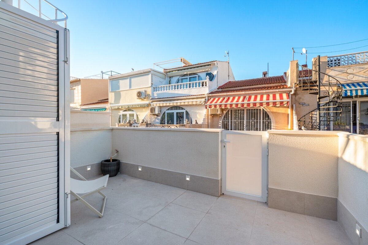 2 Bed, 1 Bath, HouseFor Sale, Torrevieja, Alicante