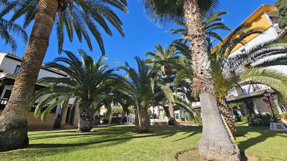 4 Bed, 2 Bath, ApartmentFor Sale, Fuengirola, Malaga