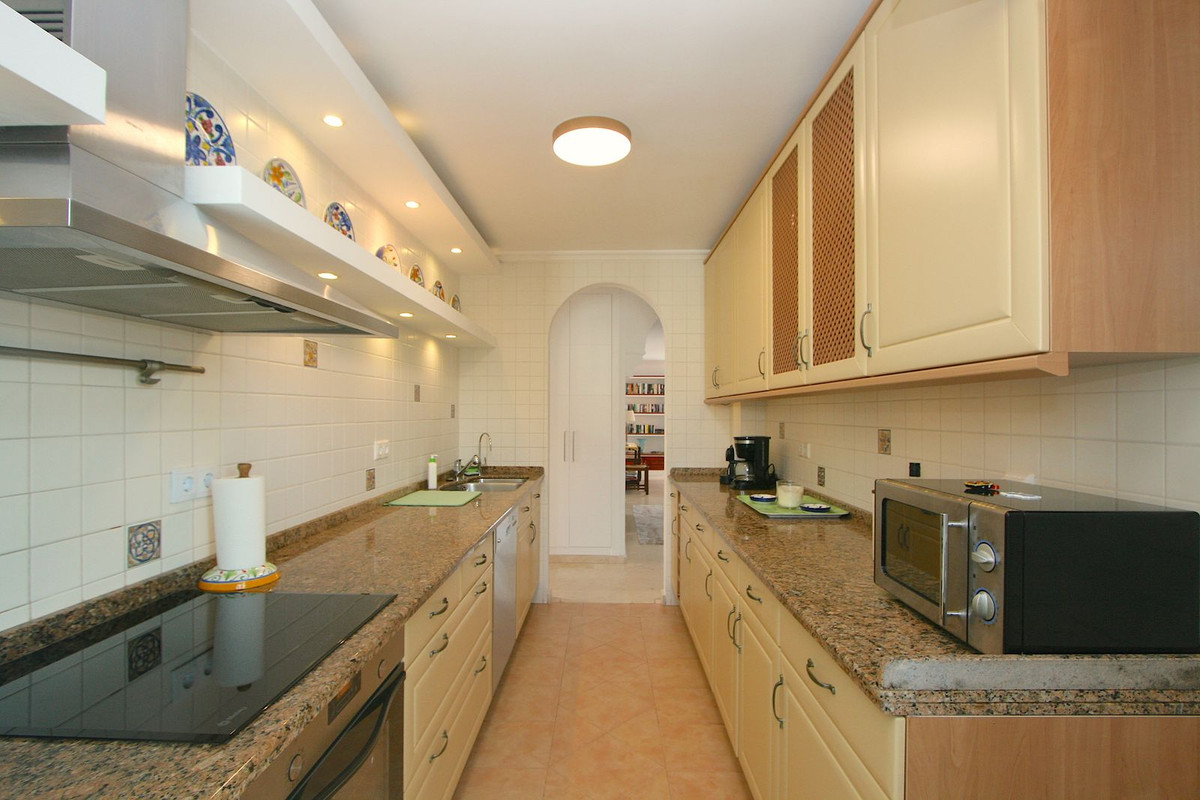 4 Bed, 2 Bath, ApartmentFor Sale, Fuengirola, Malaga