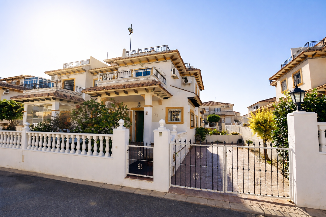 2 Bed, 2 Bath, HouseFor Sale, Cabo Roig, Alicante