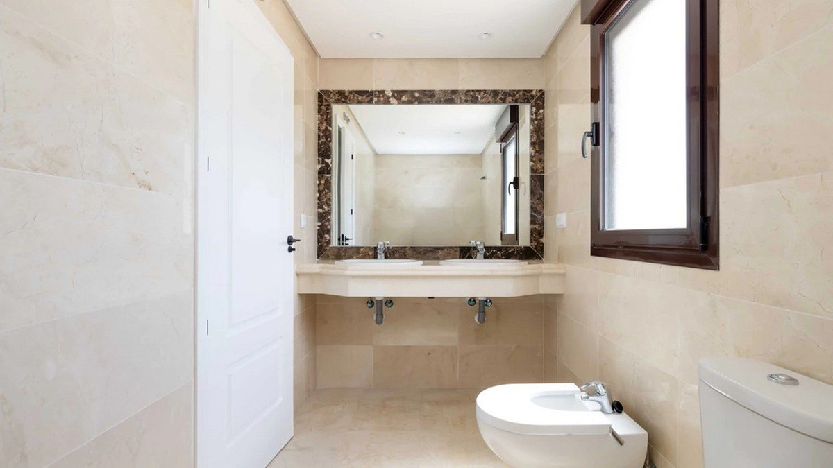 3 Bed, 2 Bath, HouseFor Sale, Estepona, Malaga