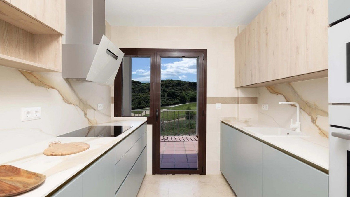 3 Bed, 2 Bath, HouseFor Sale, Estepona, Malaga