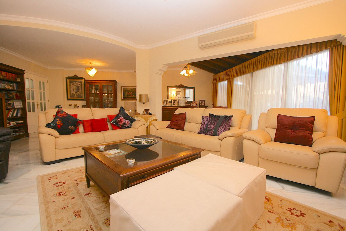 4 Bed, 3 Bath, HouseFor Sale, Fuengirola, Malaga