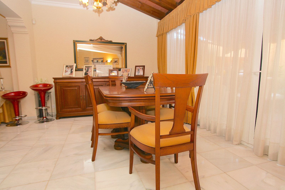 4 Bed, 3 Bath, HouseFor Sale, Fuengirola, Malaga