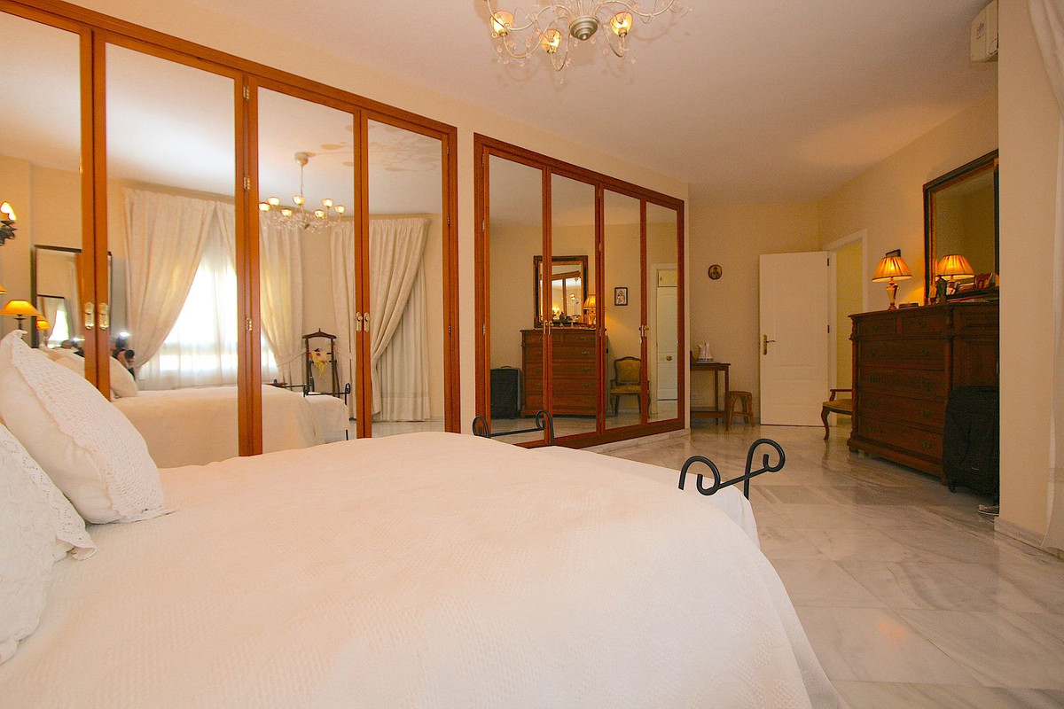 4 Bed, 3 Bath, HouseFor Sale, Fuengirola, Malaga