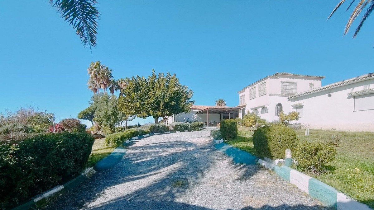 4 Bed, 3 Bath, HouseFor Sale, Marbella, Malaga