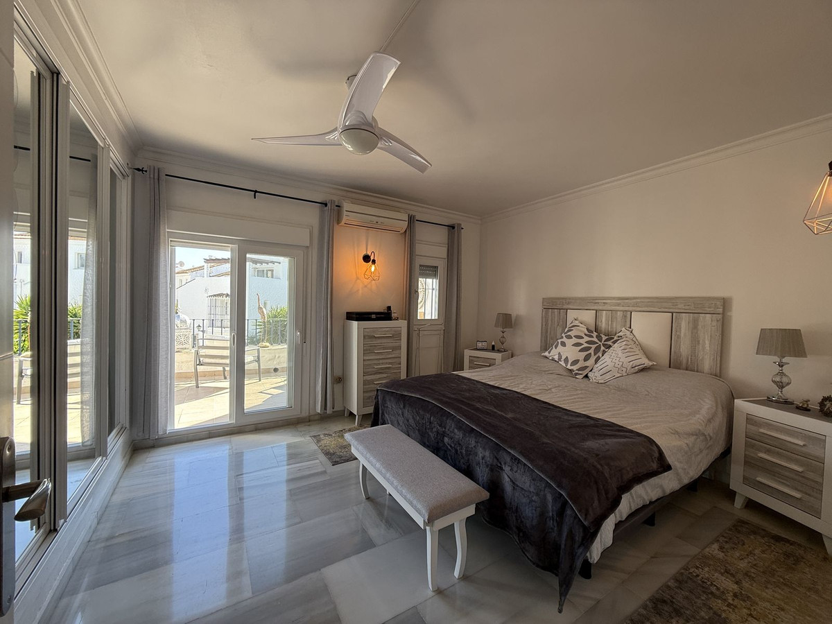 3 Bed, 2 Bath, HouseFor Sale, El Paraíso, Estepona, Malaga