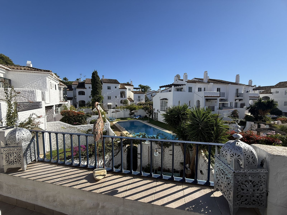 3 Bed, 2 Bath, HouseFor Sale, El Paraíso, Estepona, Malaga