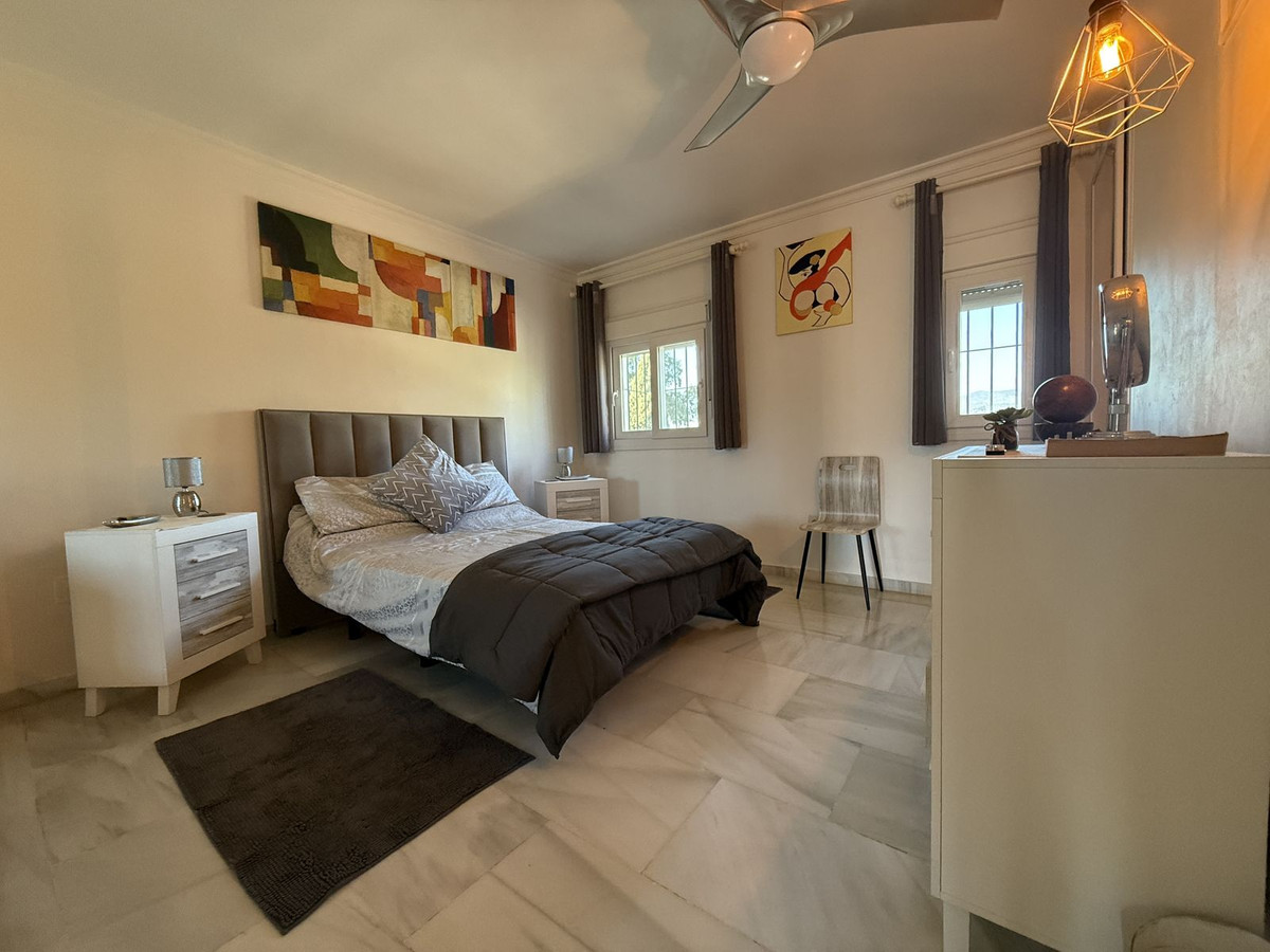 3 Bed, 2 Bath, HouseFor Sale, El Paraíso, Estepona, Malaga