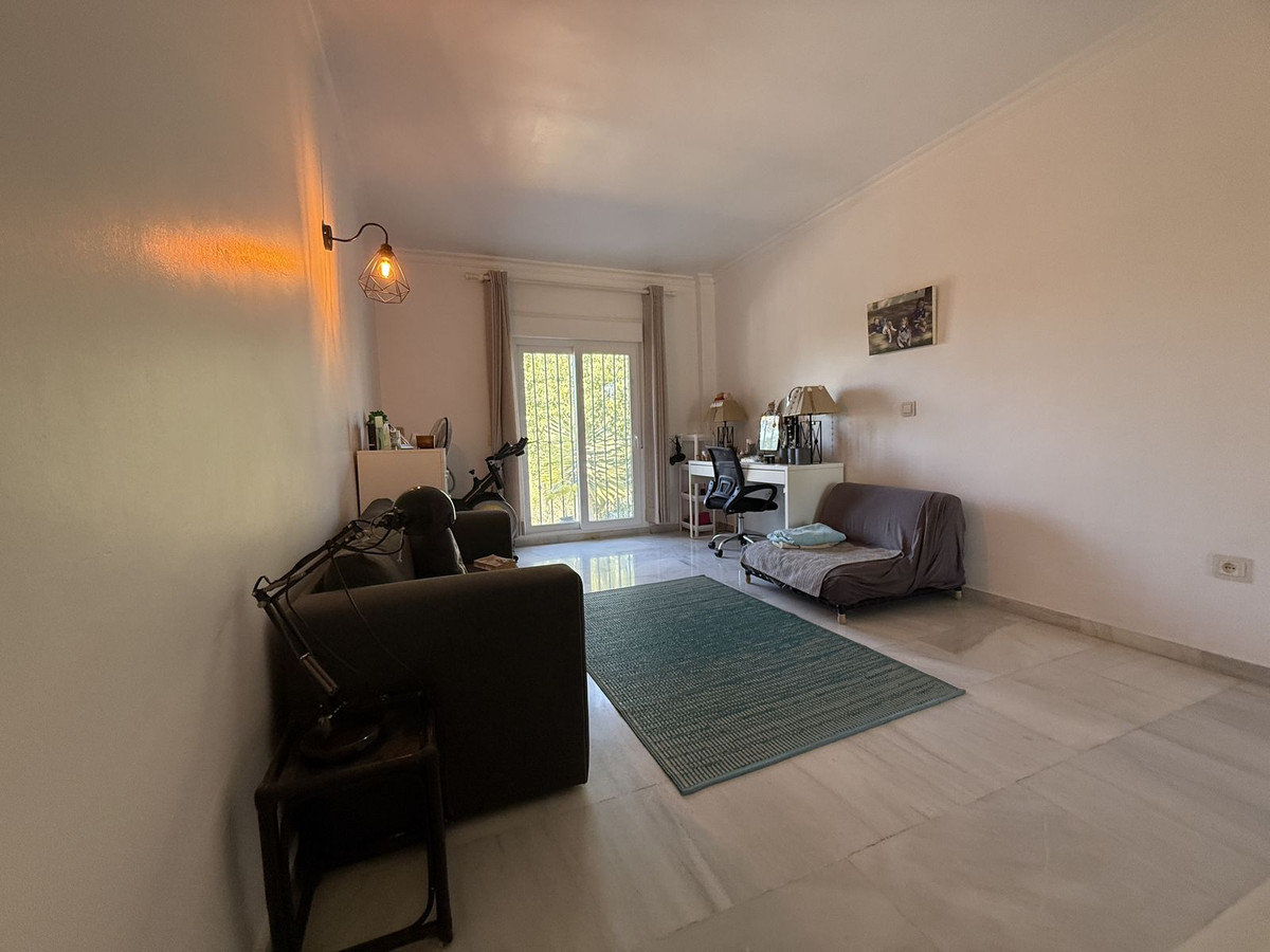 3 Bed, 2 Bath, HouseFor Sale, El Paraíso, Estepona, Malaga