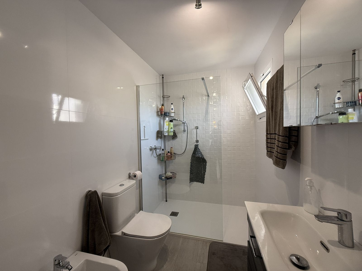 3 Bed, 2 Bath, HouseFor Sale, El Paraíso, Estepona, Malaga