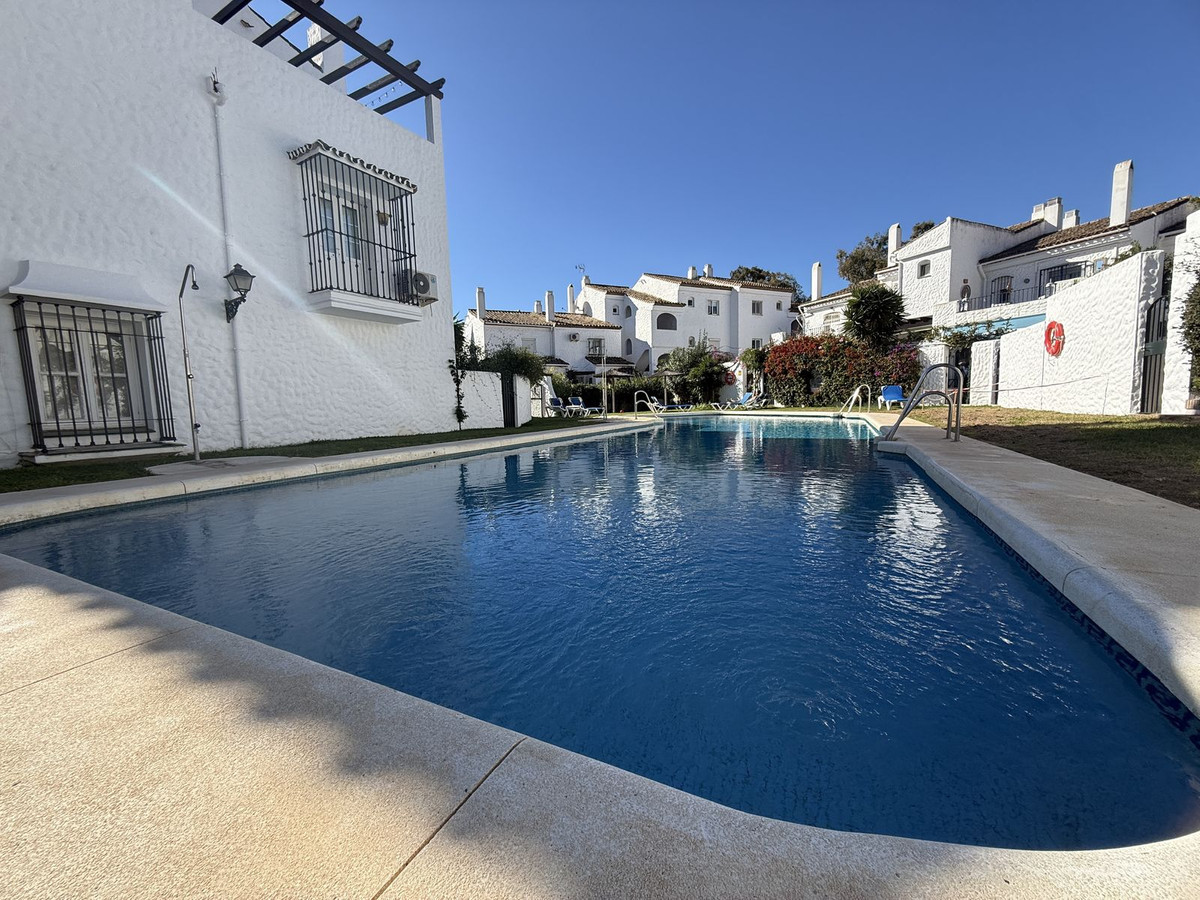 3 Bed, 2 Bath, HouseFor Sale, El Paraíso, Estepona, Malaga