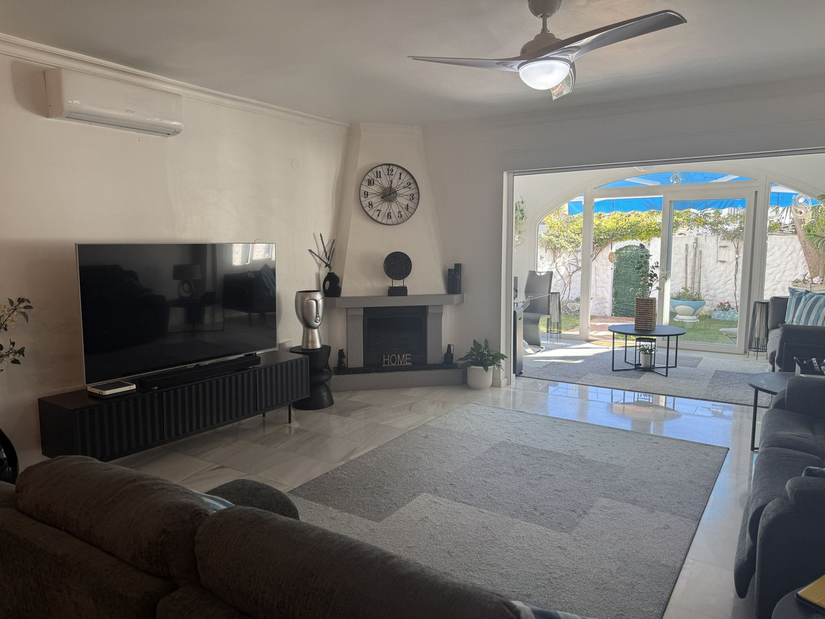 3 Bed, 2 Bath, HouseFor Sale, El Paraíso, Estepona, Malaga