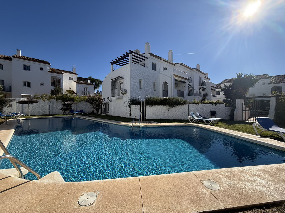 3 Bed, 2 Bath, HouseFor Sale, El Paraíso, Estepona, Malaga