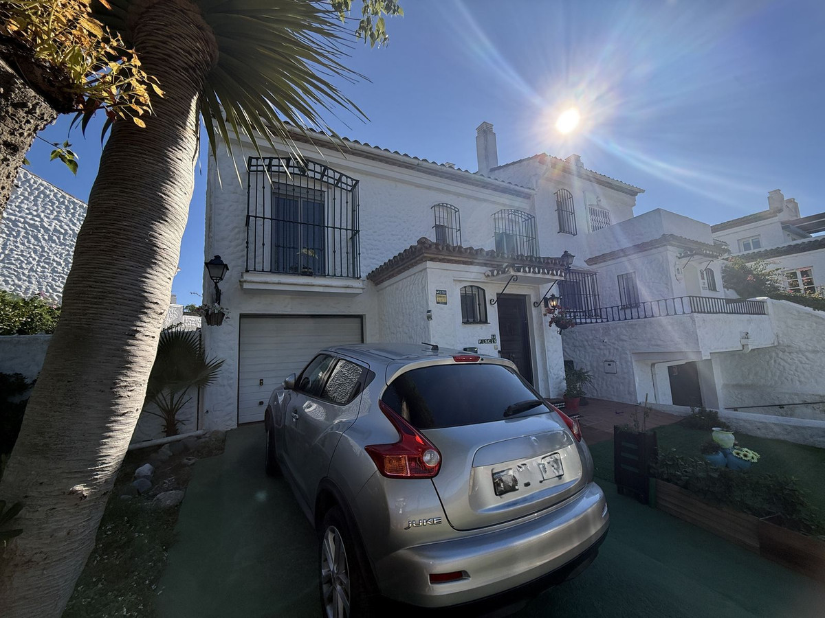 3 Bed, 2 Bath, HouseFor Sale, El Paraíso, Estepona, Malaga