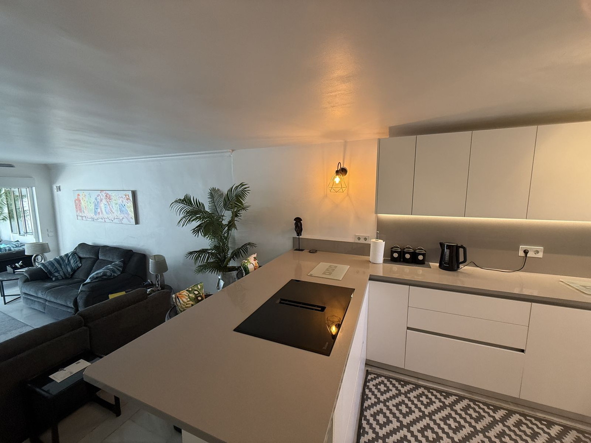 3 Bed, 2 Bath, HouseFor Sale, El Paraíso, Estepona, Malaga