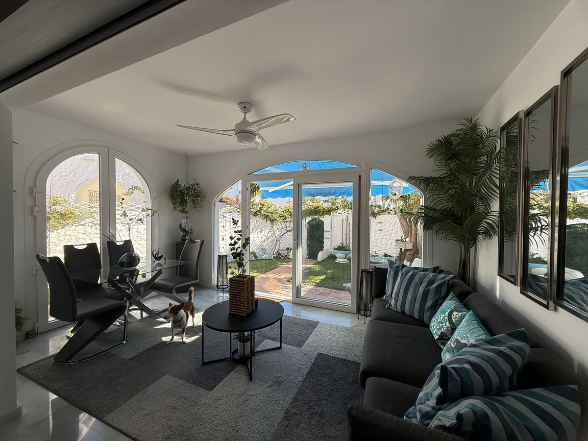 3 Bed, 2 Bath, HouseFor Sale, El Paraíso, Estepona, Malaga