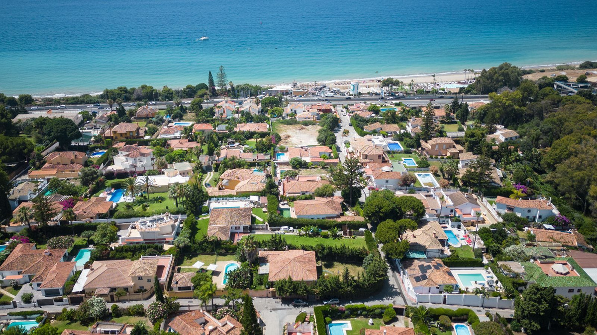 4 Bed, 3 Bath, HouseFor Sale, Rio Real Golf, Malaga