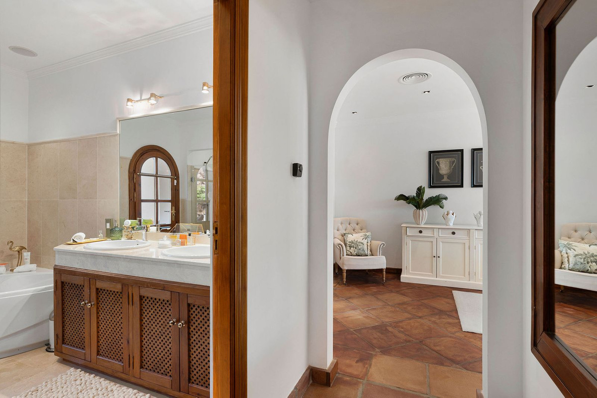 4 Bed, 4 Bath, HouseFor Sale, El Madroñal, Malaga