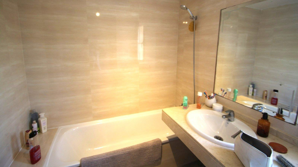 3 Bed, 2 Bath, HouseFor Sale, Los Pacos, Malaga