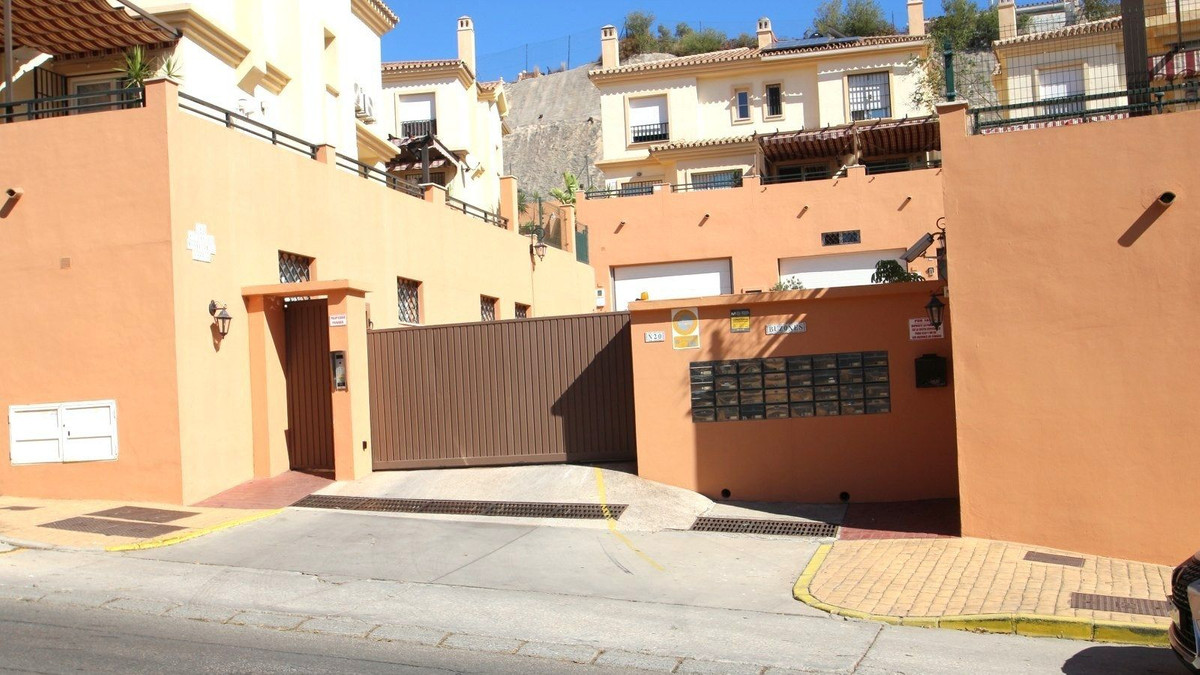 3 Bed, 2 Bath, HouseFor Sale, Los Pacos, Malaga
