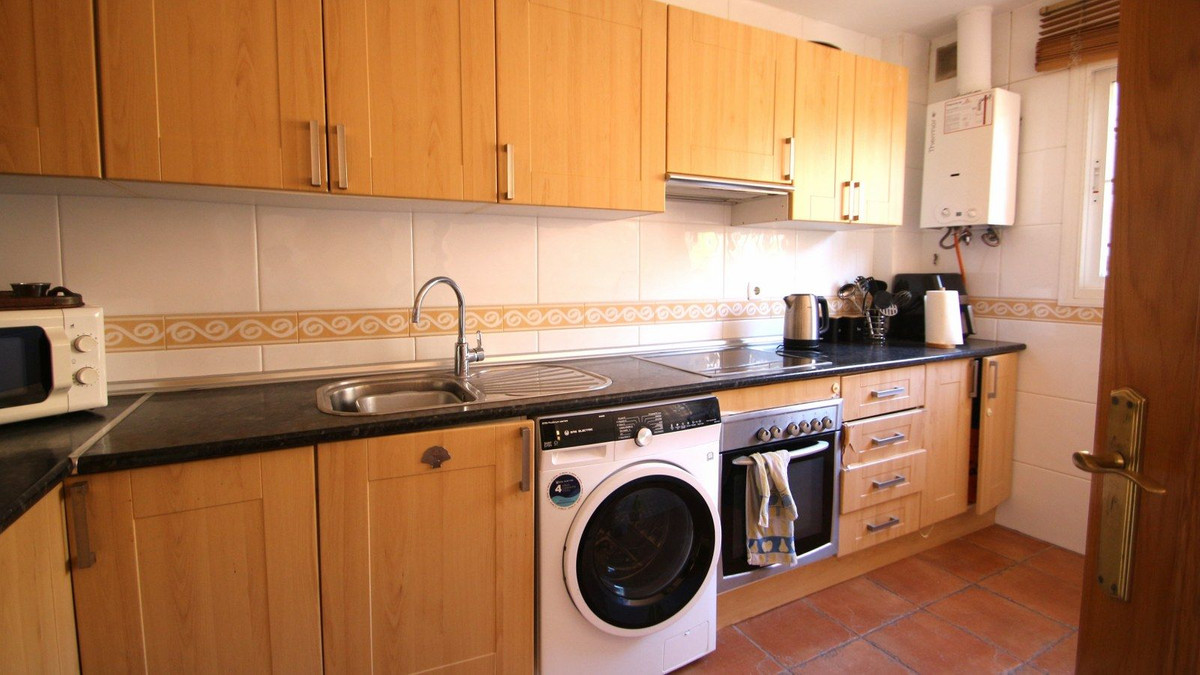 3 Bed, 2 Bath, HouseFor Sale, Los Pacos, Malaga