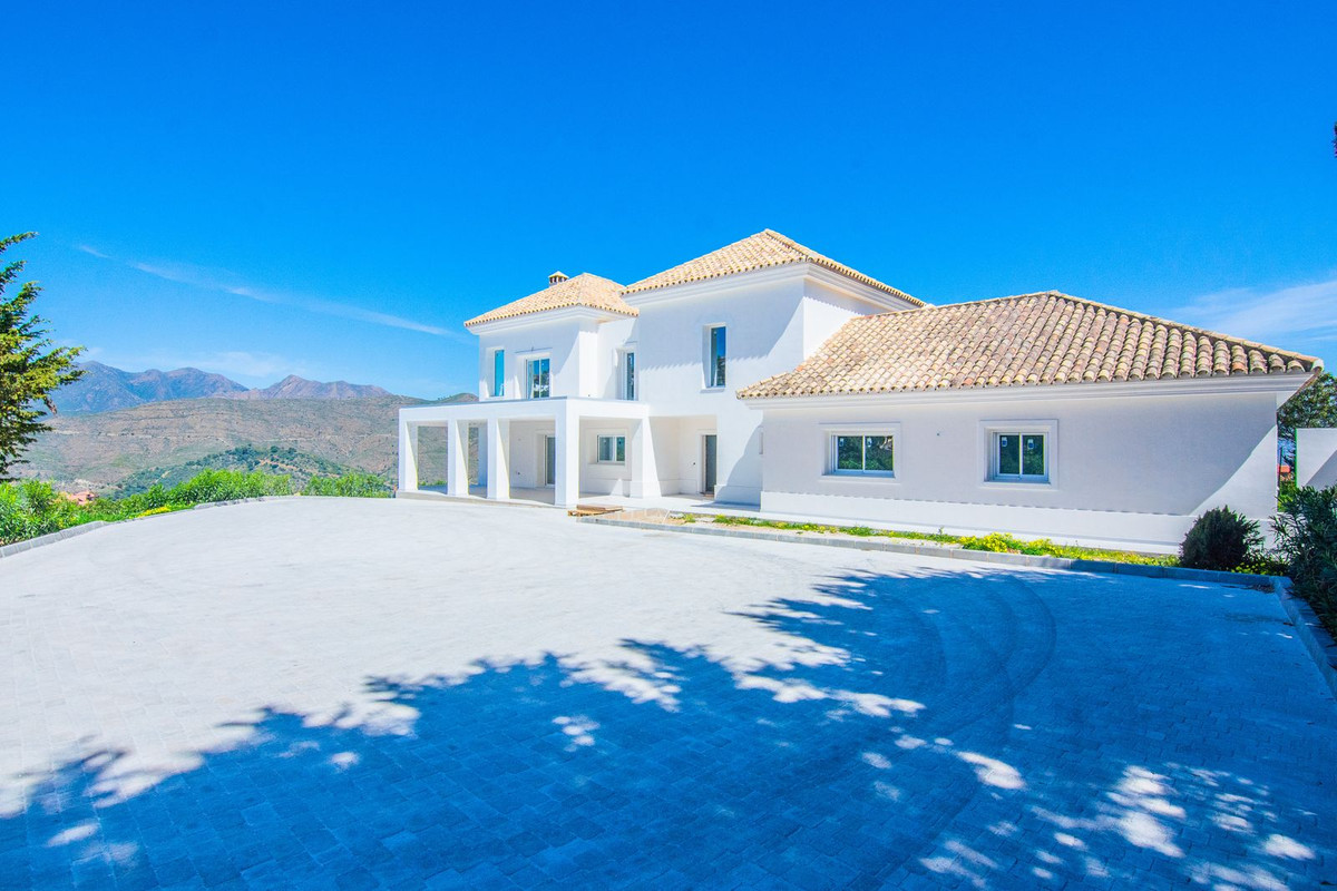 4 Bed, 4 Bath, HouseFor Sale, La Mairena, Malaga