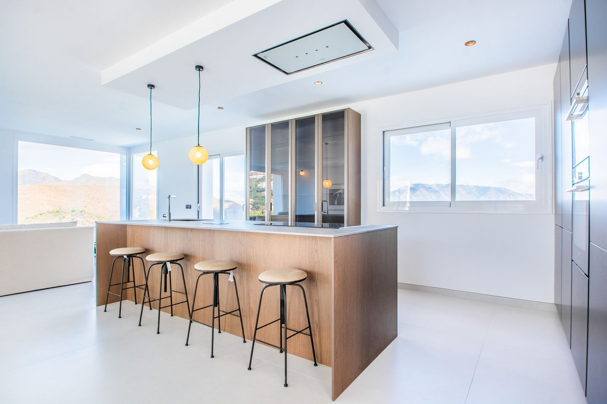 4 Bed, 4 Bath, HouseFor Sale, La Mairena, Malaga