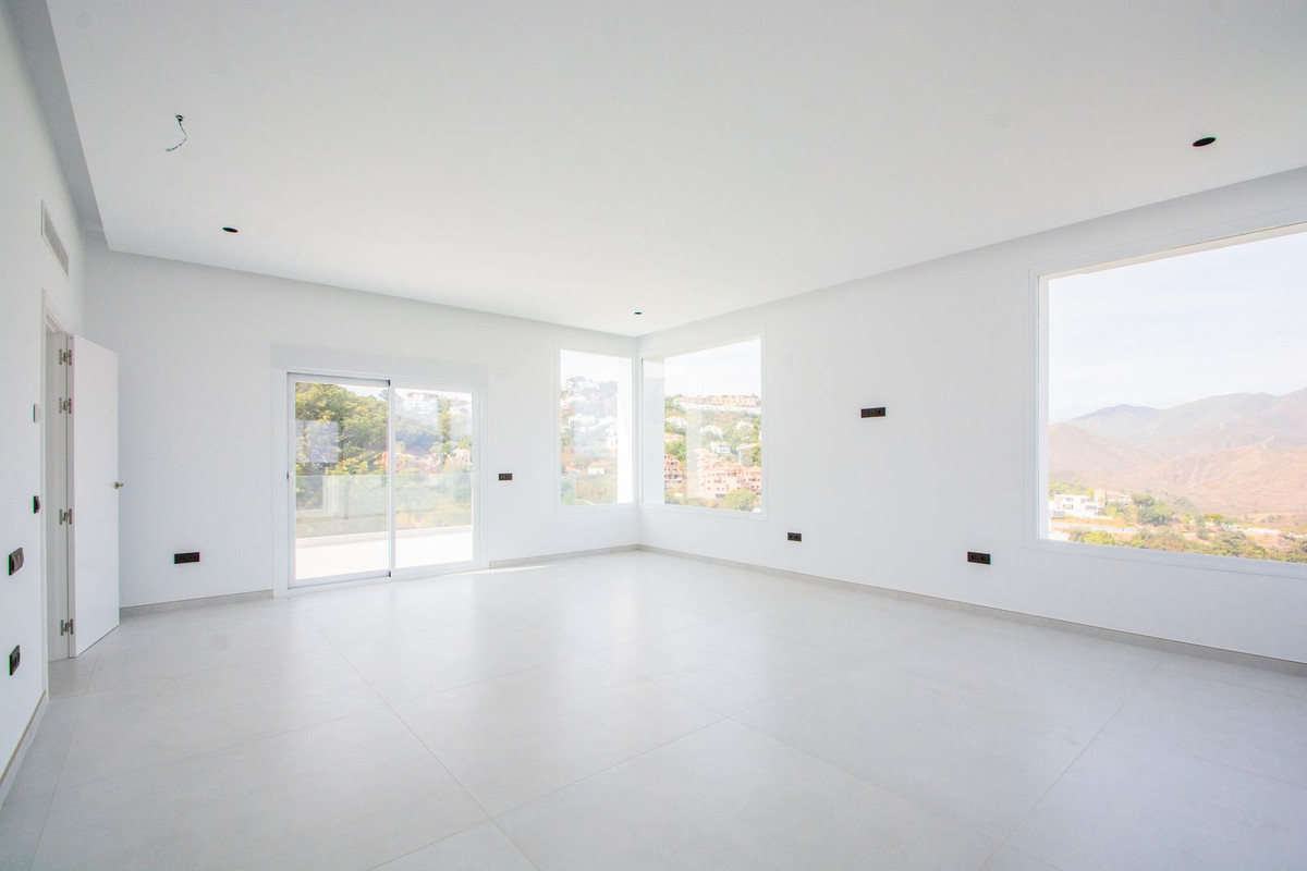 4 Bed, 4 Bath, HouseFor Sale, La Mairena, Malaga