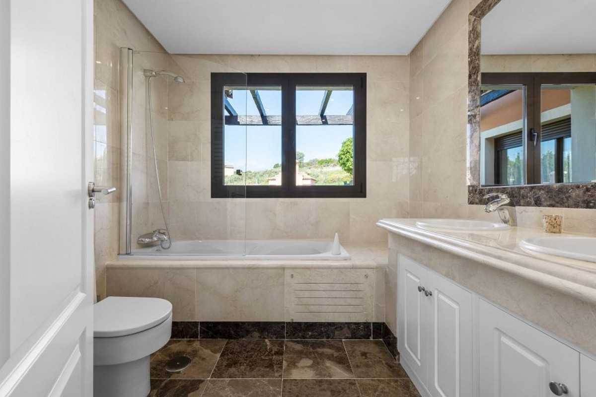 3 Bed, 4 Bath, HouseFor Sale, Estepona, Malaga