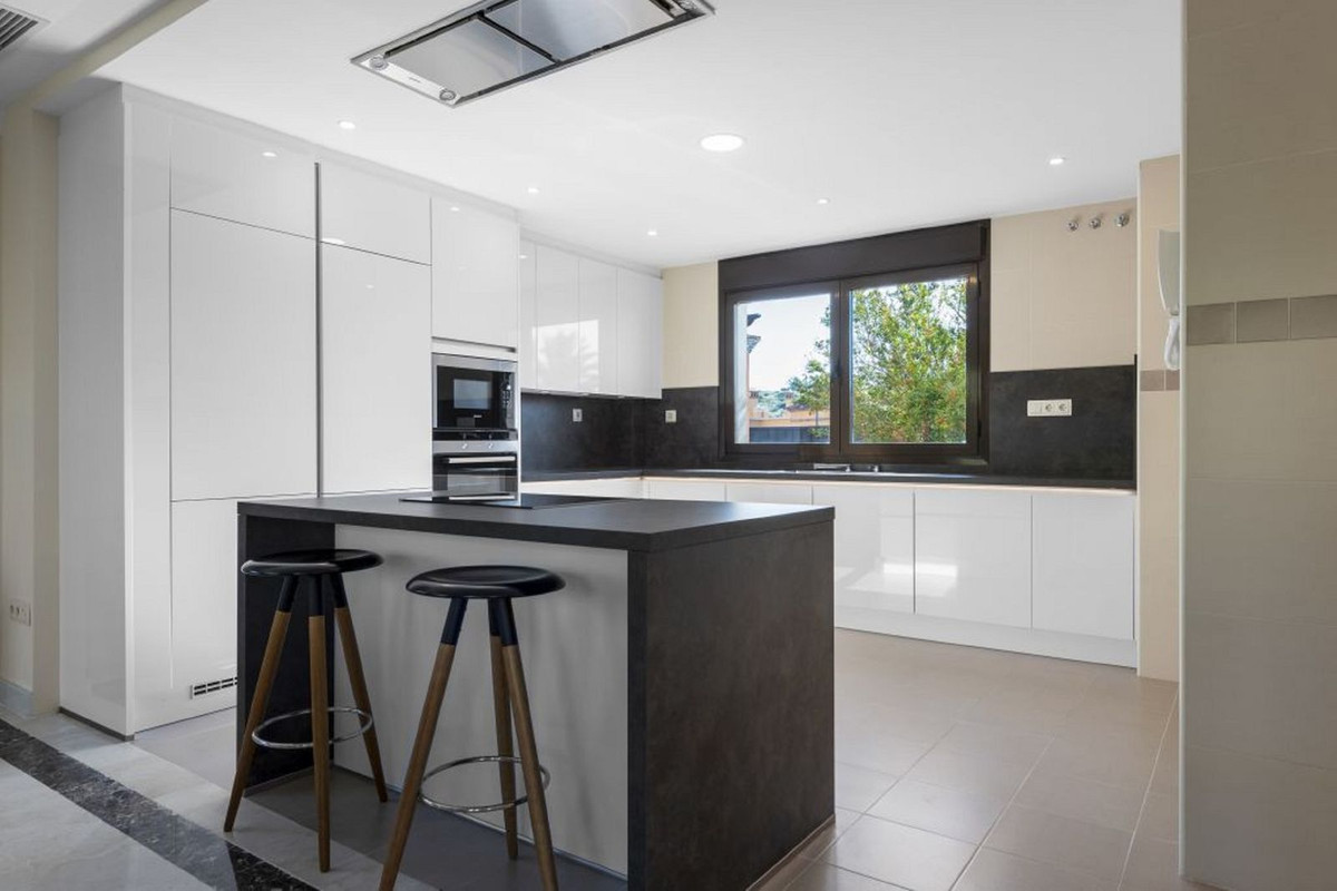 3 Bed, 4 Bath, HouseFor Sale, Estepona, Malaga