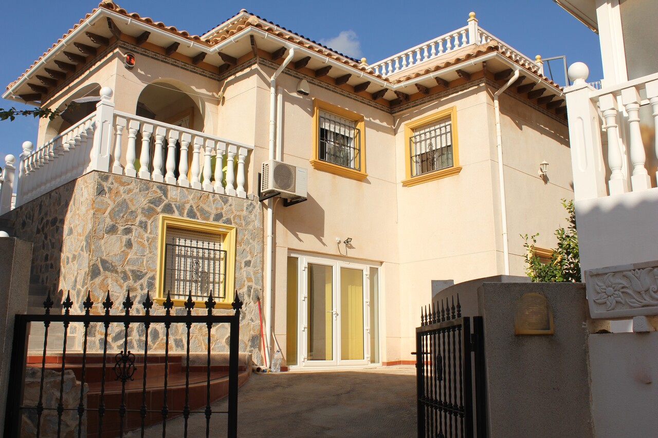 5 Bed, 3 Bath, HouseFor Sale, La Zenia, Alicante