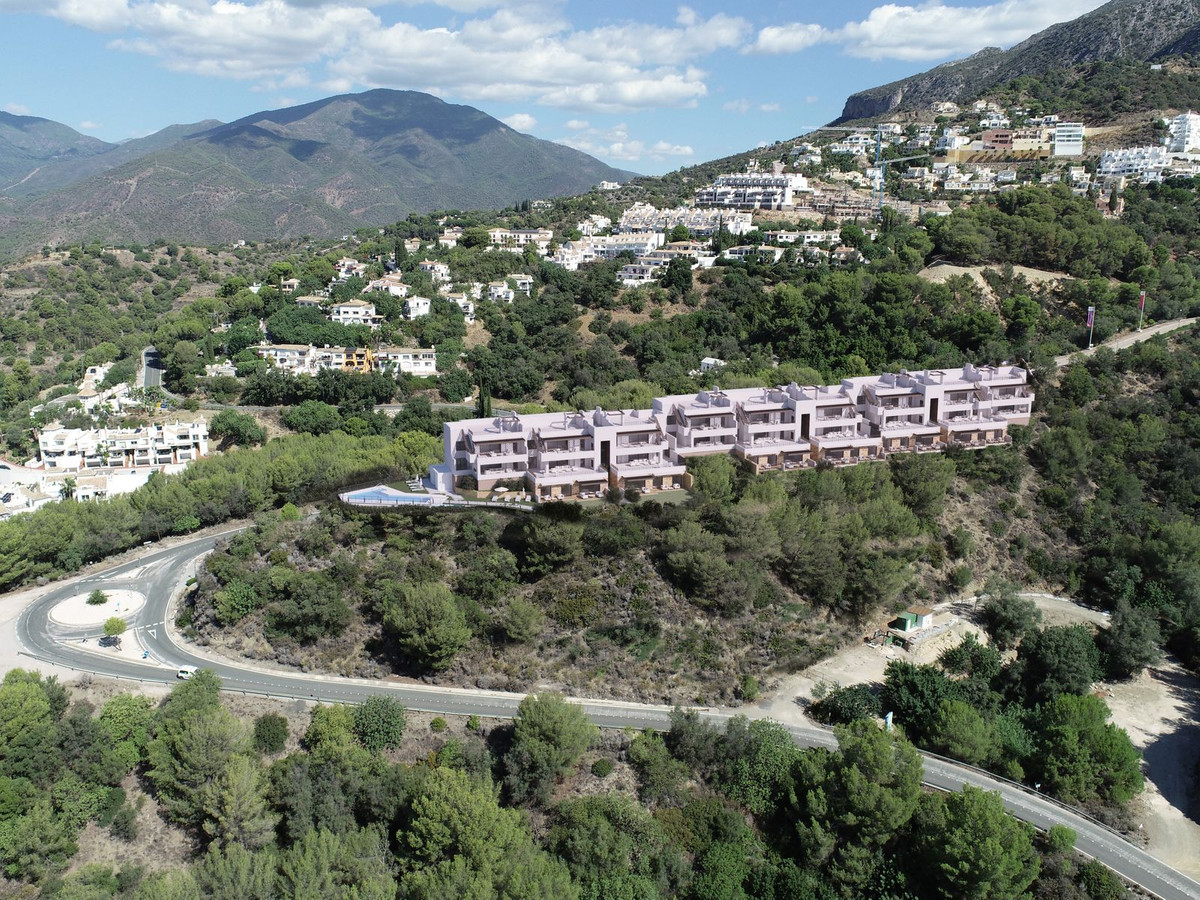3 Bed, 2 Bath, ApartmentFor Sale, Istán, Malaga
