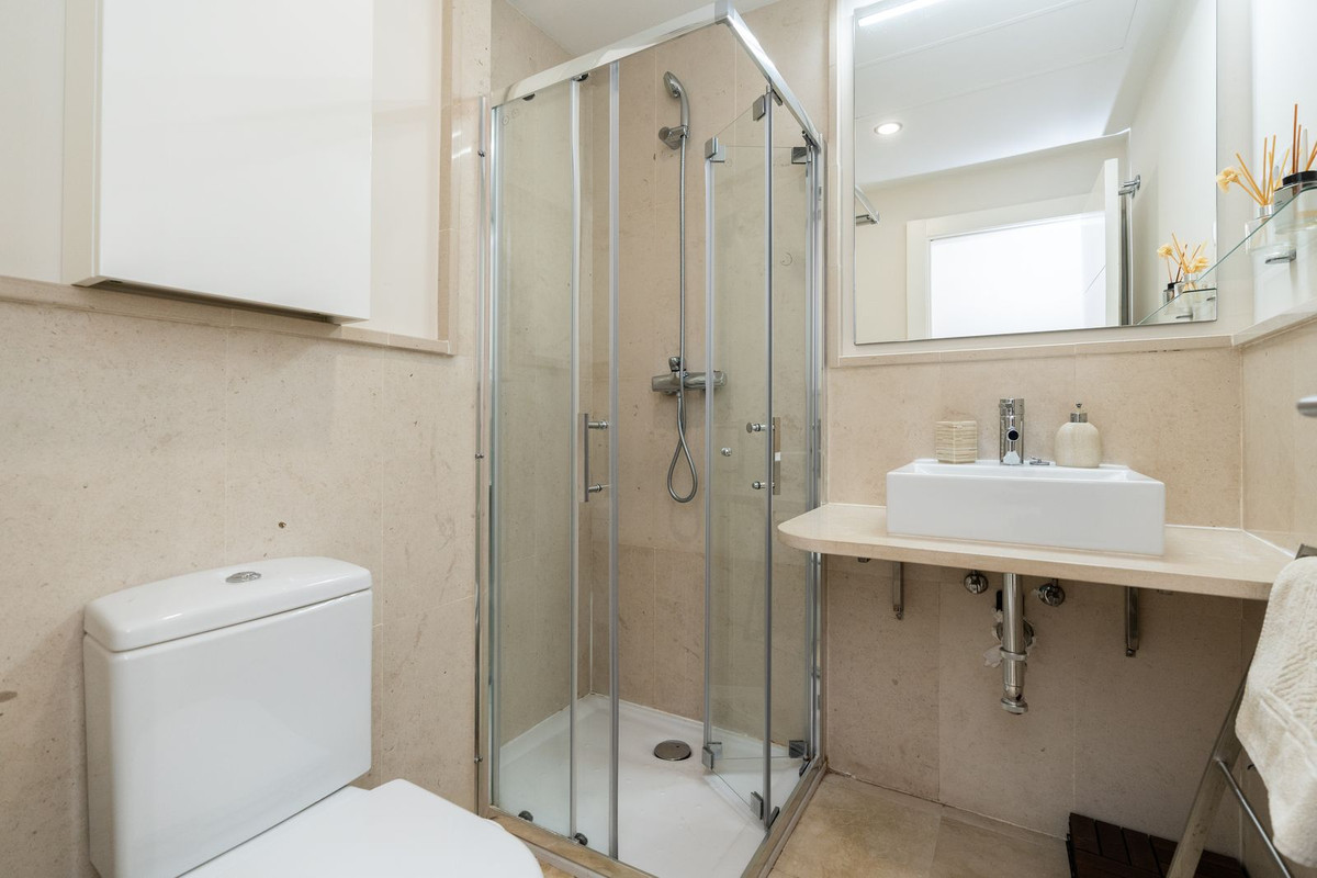 2 Bed, 2 Bath, ApartmentFor Sale, Los Flamingos Golf, Malaga