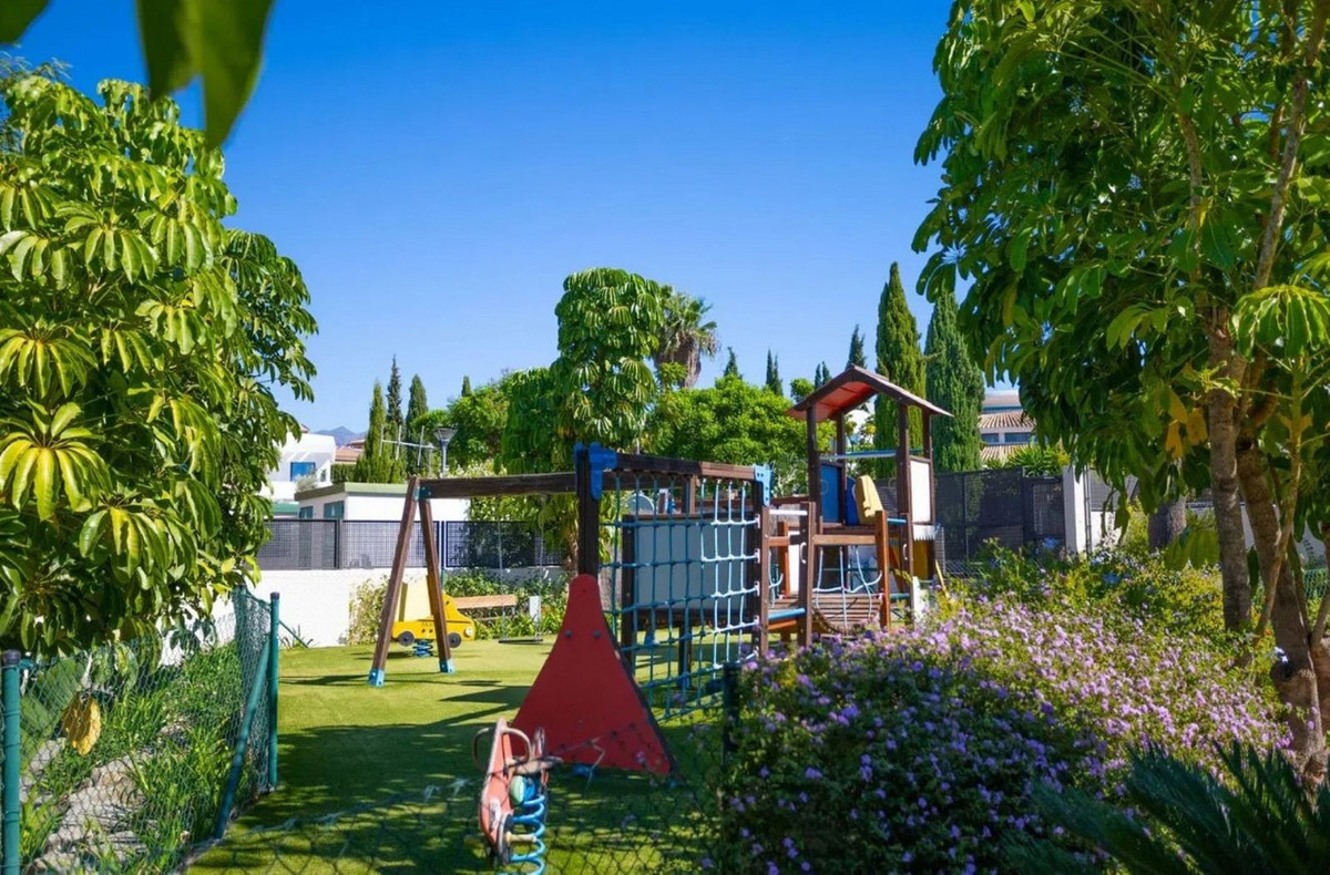 2 Bed, 2 Bath, ApartmentFor Sale, Los Flamingos Golf, Malaga