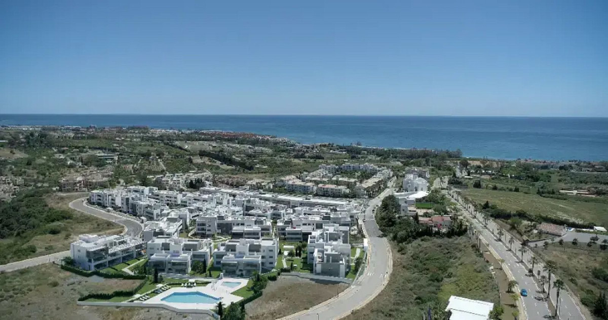 1 Bed, 1 Bath, ApartmentFor Sale, Selwo, Malaga