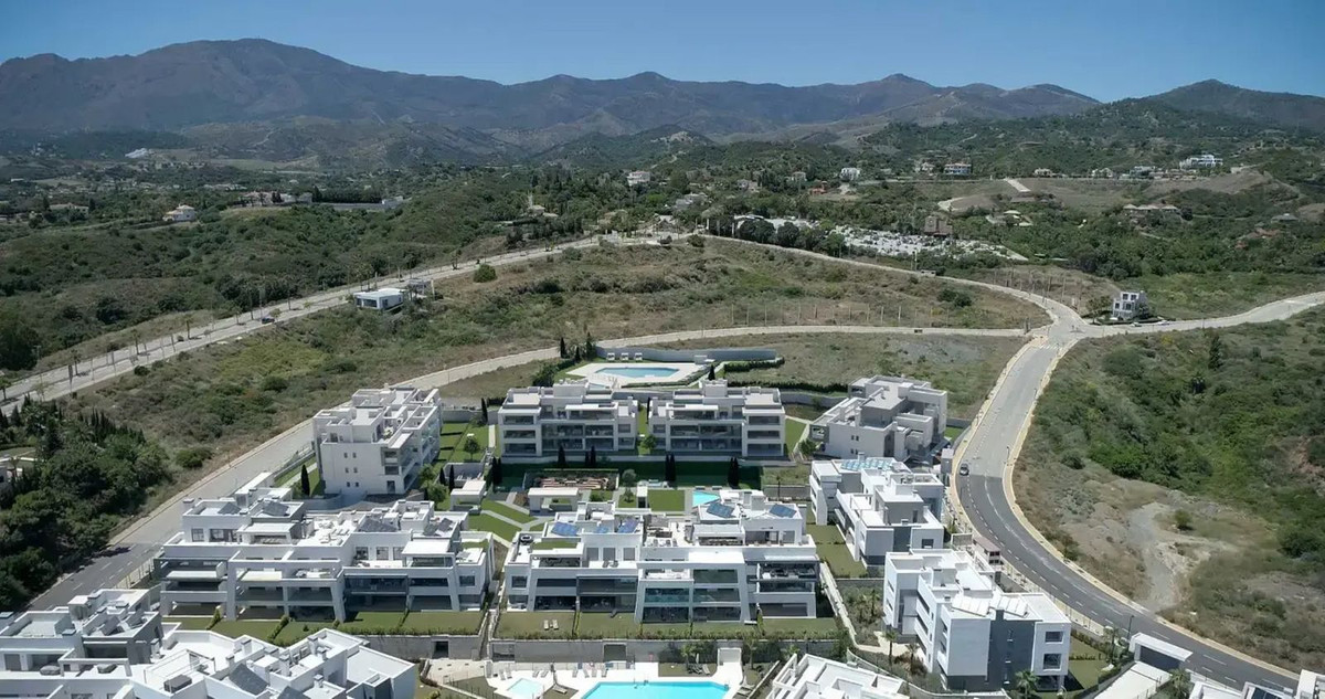 2 Bed, 2 Bath, ApartmentFor Sale, Selwo, Malaga