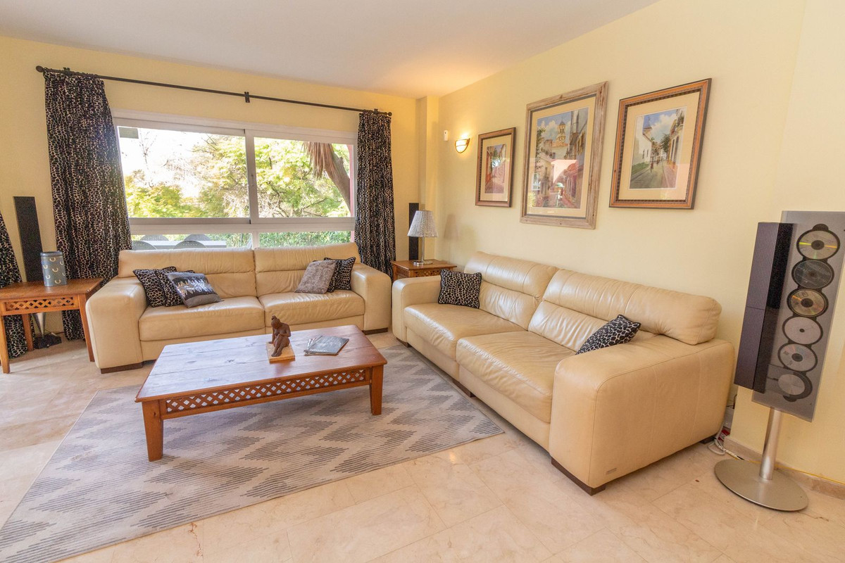 3 Bed, 2 Bath, ApartmentFor Sale, Elviria, Malaga